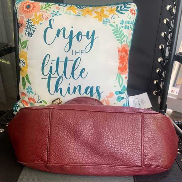 ✨MK✨MICHAEL KORS MERLOT LEATHER & GOLD ACCENT BAG - Picture 13 of 14